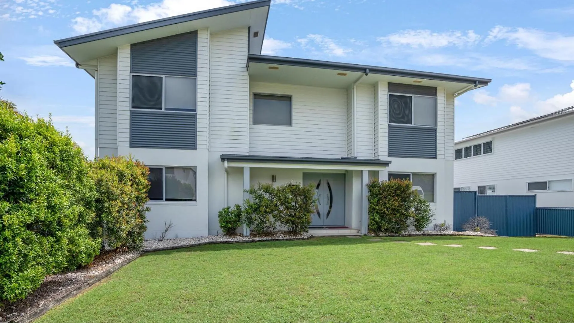 Blacklaw'S Retreat - Rainbow Beach Views. Spacious. Fenced Yard.